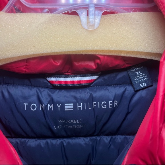 NWT Tommy Hilfiger Red and Navy Packable Puffer Jacket - Size XL - Picture 2 of 11